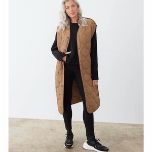 GSTQ Women's Tan Quilted Vest